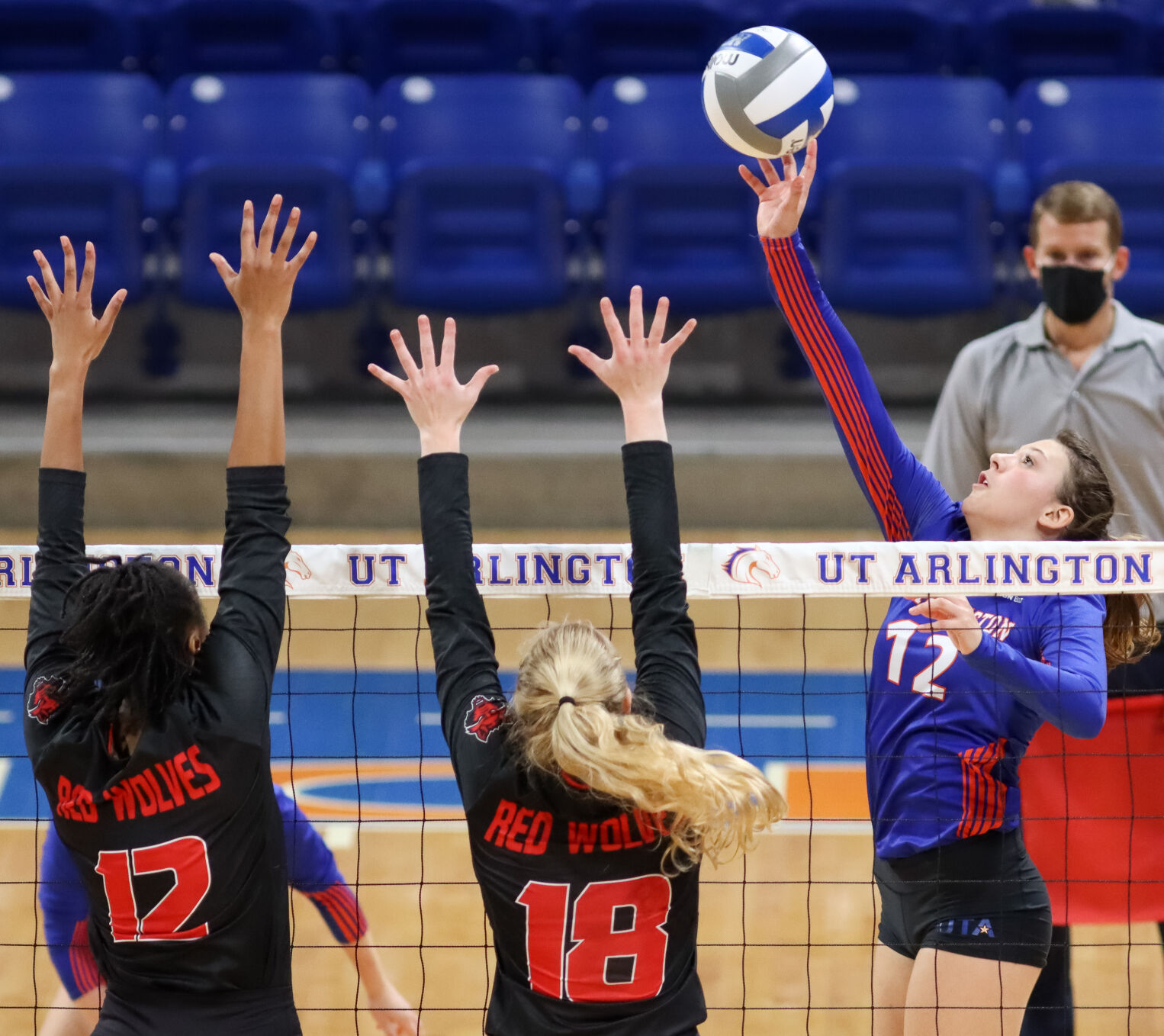 Photos: UTA volleyball wins first home matches against Arkansas State after COVID-19 postponement